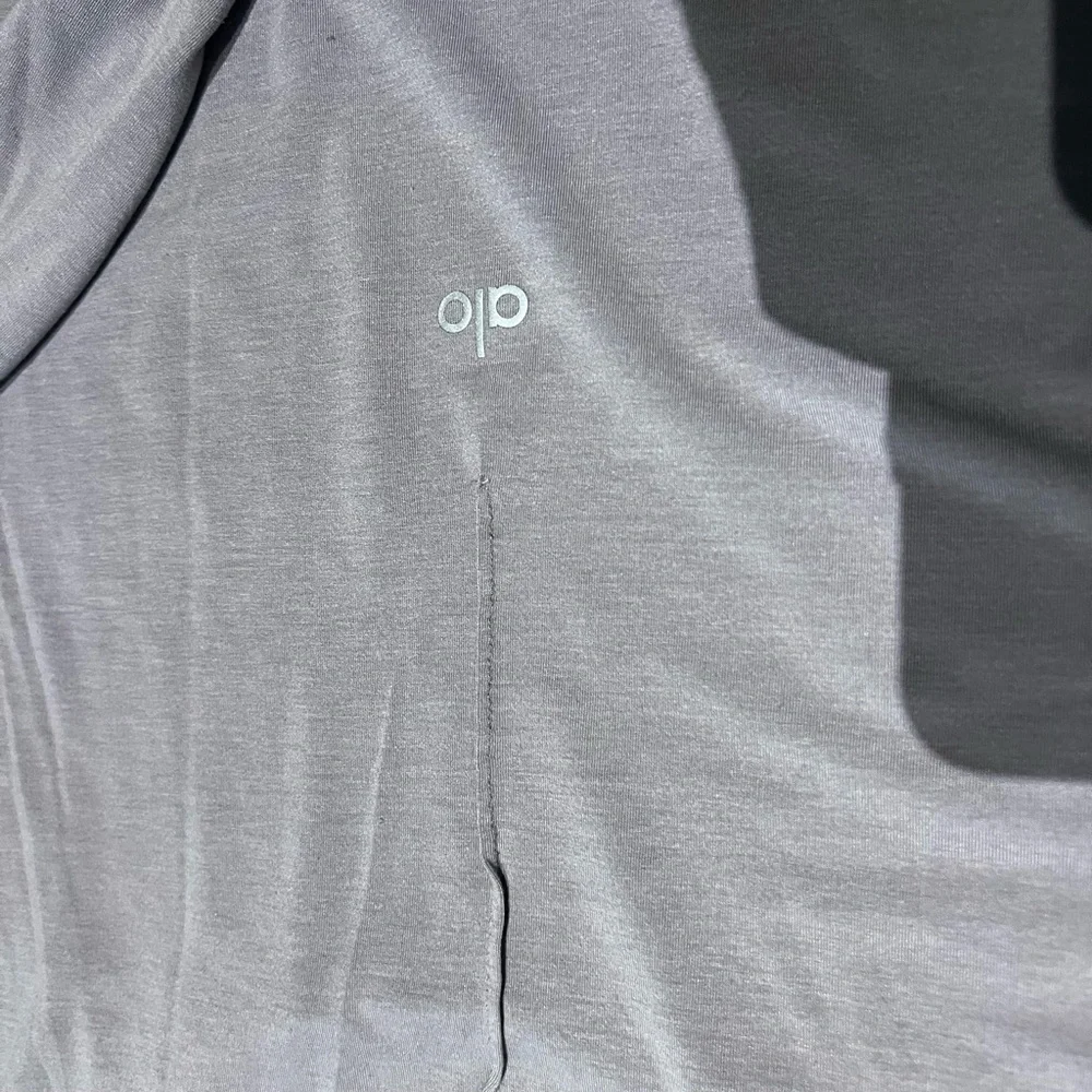 Alo Yoga Motion Long Sleeve Top ( lavender smoke) - Picture 5 of 7